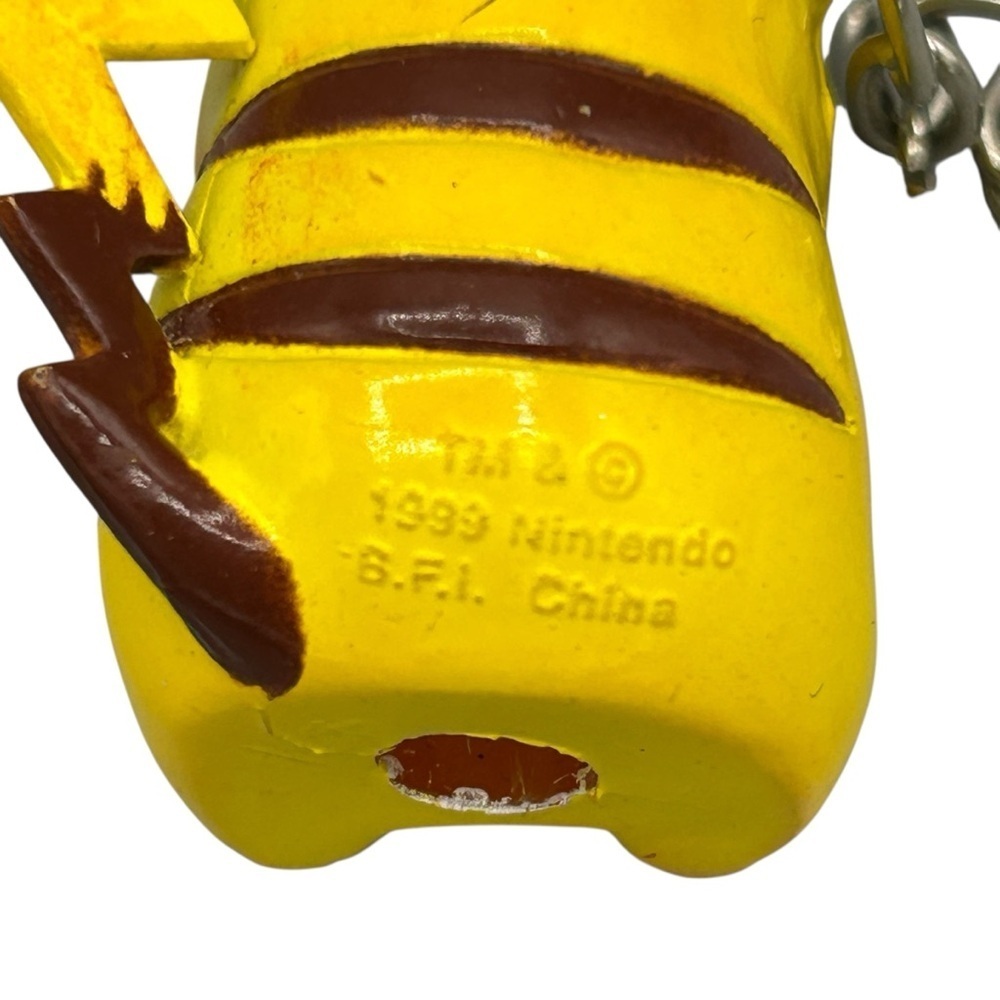 Vintage 1995 Pikachu Pokémon Keychain - Picture 2 of 7